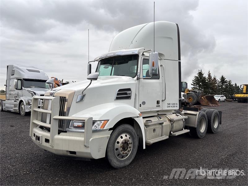 Western Star 5700 XE 6x4 T/A Day Cab Truck Tractor Tracteur routier