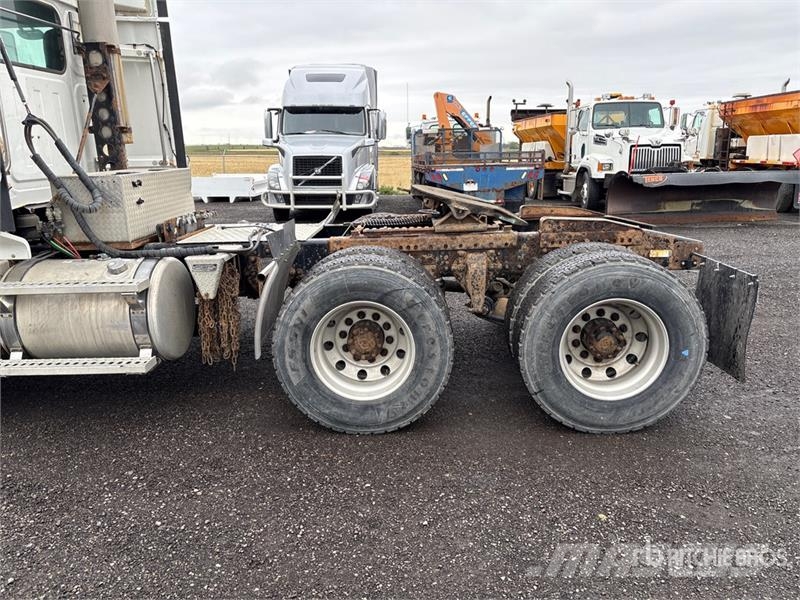 Western Star 5700 XE 6x4 T/A Day Cab Truck Tractor Tracteur routier