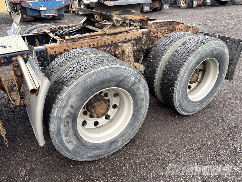 Western Star 5700 XE 6x4 T/A Day Cab Truck Tractor Tracteur routier