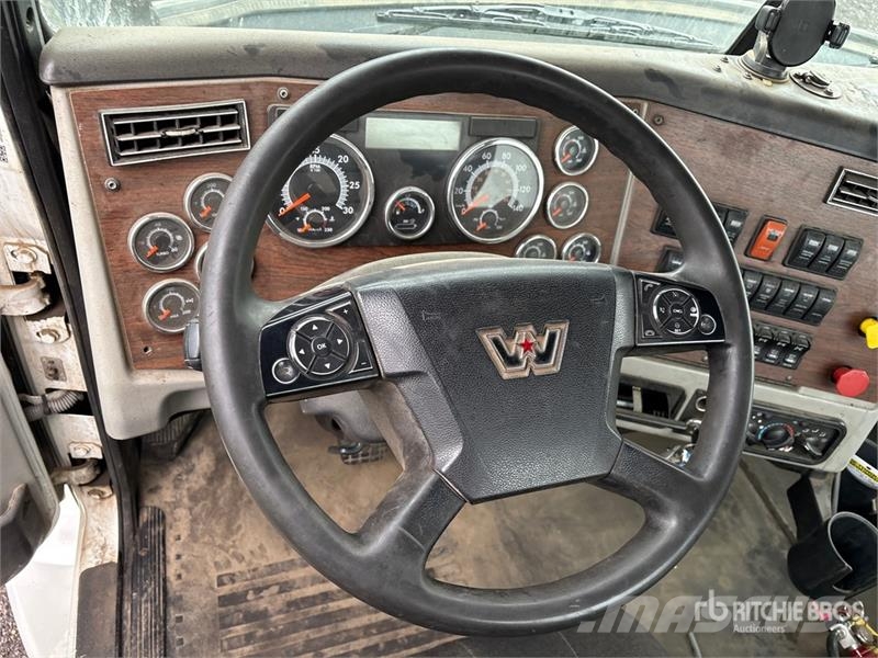 Western Star 5700 XE 6x4 T/A Day Cab Truck Tractor Tracteur routier