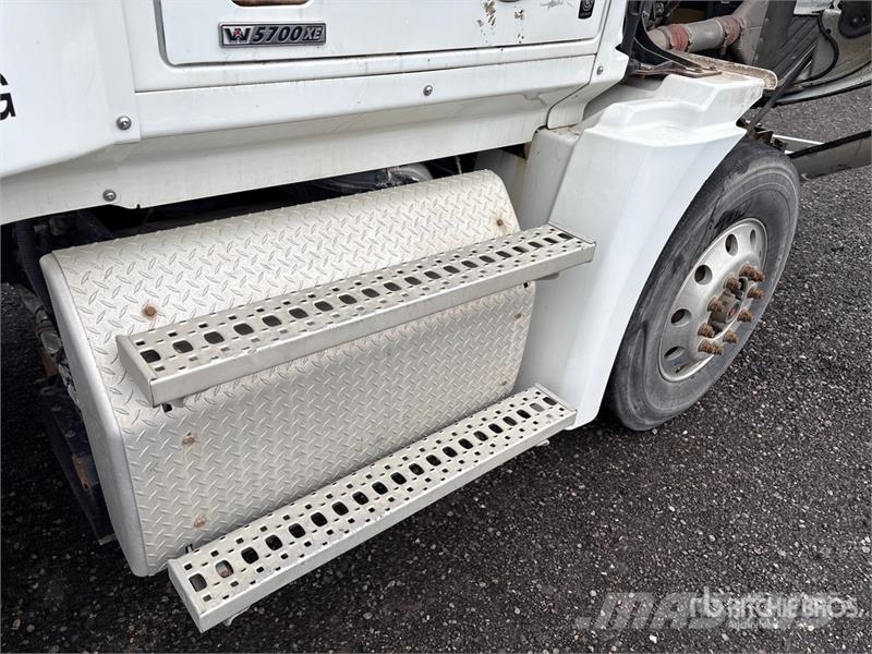 Western Star 5700 XE 6x4 T/A Day Cab Truck Tractor Tracteur routier