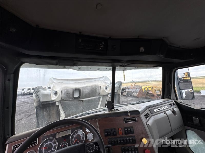 Western Star 5700 XE 6x4 T/A Day Cab Truck Tractor Tracteur routier