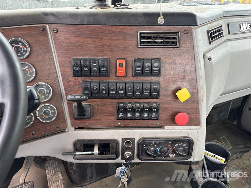 Western Star 5700 XE 6x4 T/A Day Cab Truck Tractor Tracteur routier