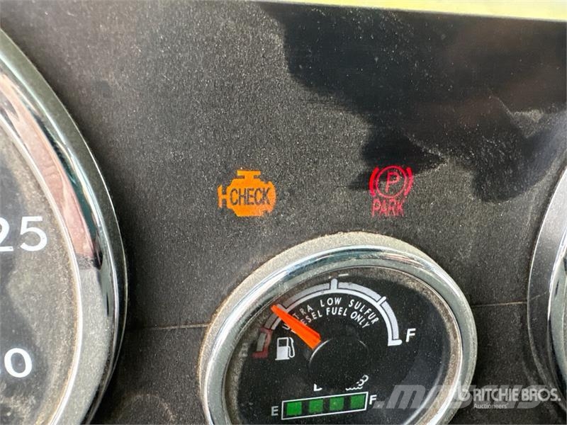 Western Star 5700 XE 6x4 T/A Day Cab Truck Tractor Tracteur routier