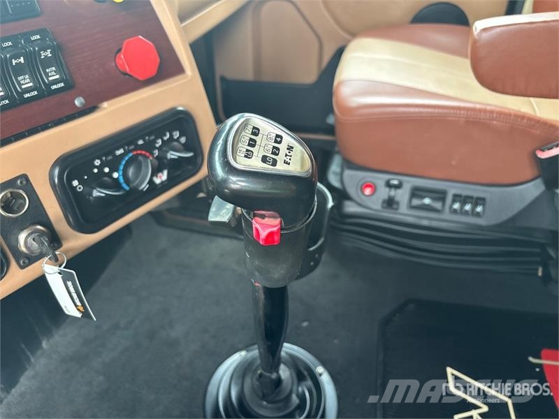 Western Star 5700XE 6x4 T/A Sleeper Truck Tractor Влекачи