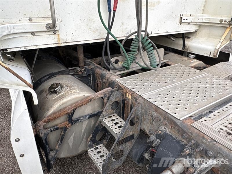 Western Star 5700XE 6x4 T/A Sleeper Truck Tractor Vilcēji