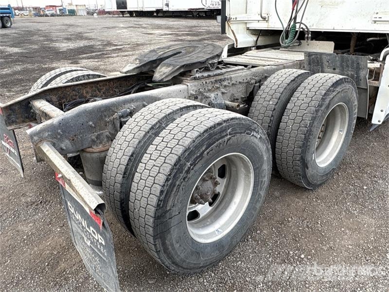 Western Star 5700XE 6x4 T/A Sleeper Truck Tractor Vilcēji