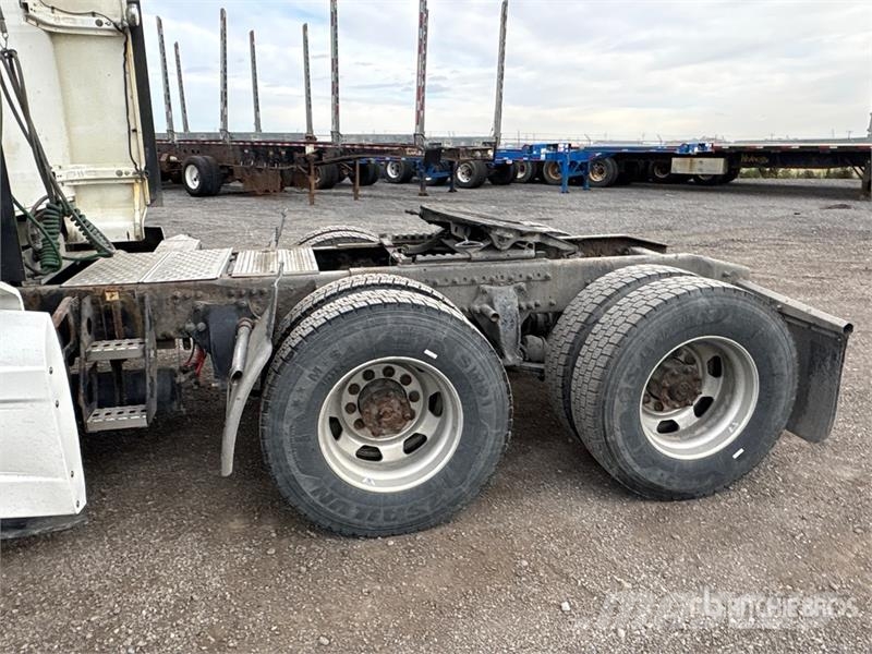 Western Star 5700XE 6x4 T/A Sleeper Truck Tractor Vilcēji