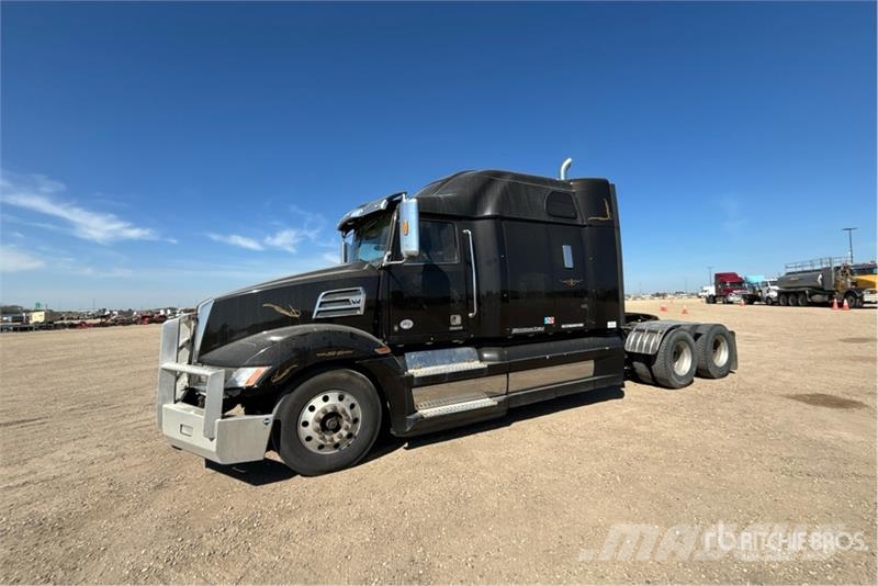 Western Star 5700XE 6x4 T/A Sleeper Truck Tractor Влекачи