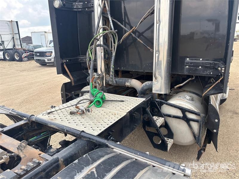 Western Star 5700XE 6x4 T/A Sleeper Truck Tractor Влекачи