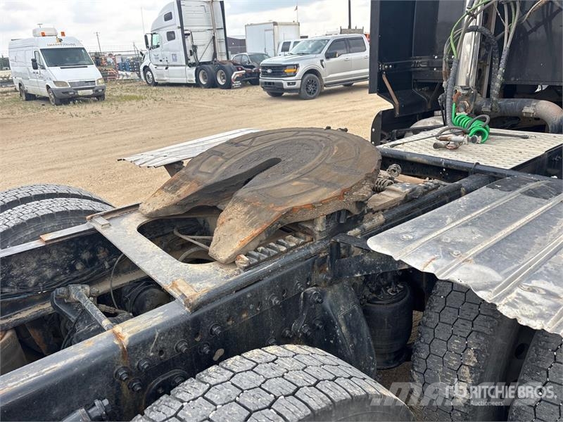 Western Star 5700XE 6x4 T/A Sleeper Truck Tractor Влекачи