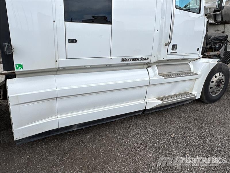 Western Star 5700XE 6x4 T/A Sleeper Truck Tractor Vilcēji