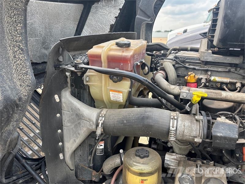 Western Star 5700XE 6x4 T/A Sleeper Truck Tractor Влекачи