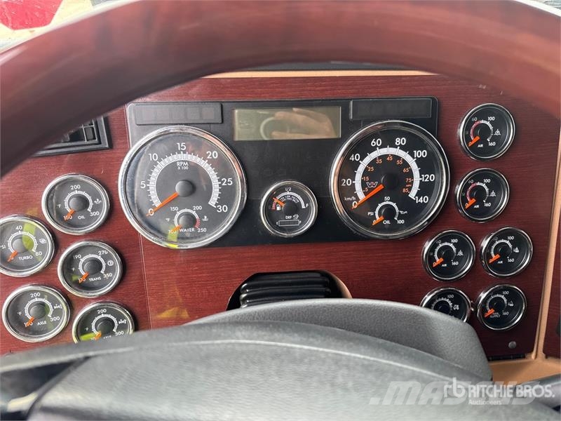Western Star 5700XE 6x4 T/A Sleeper Truck Tractor Влекачи