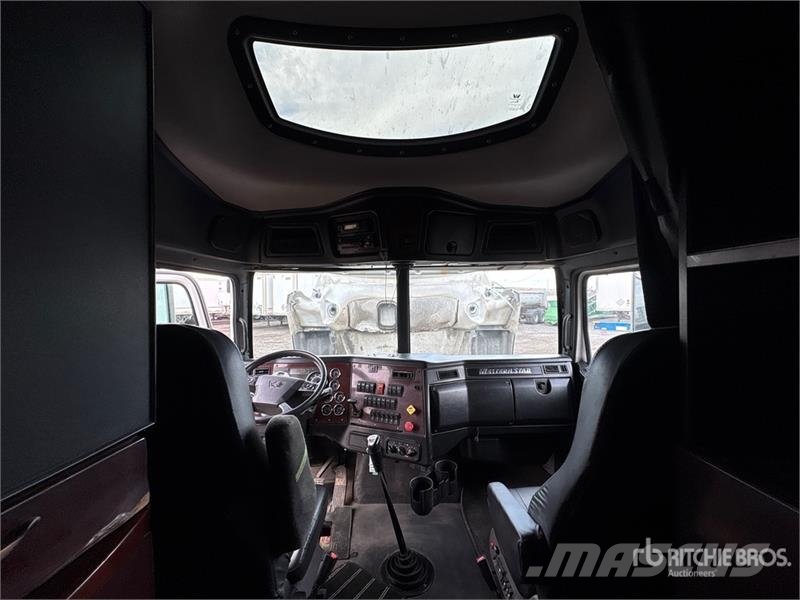 Western Star 5700XE 6x4 T/A Sleeper Truck Tractor Vilcēji