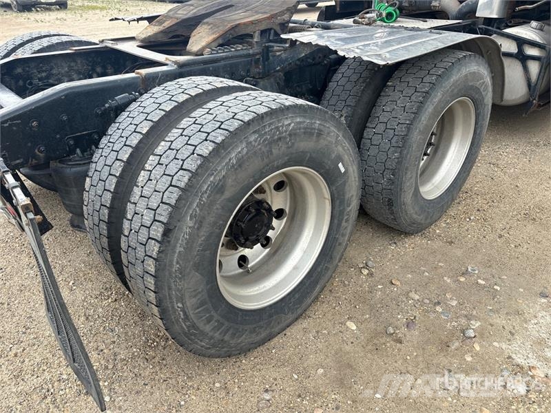 Western Star 5700XE 6x4 T/A Sleeper Truck Tractor Влекачи
