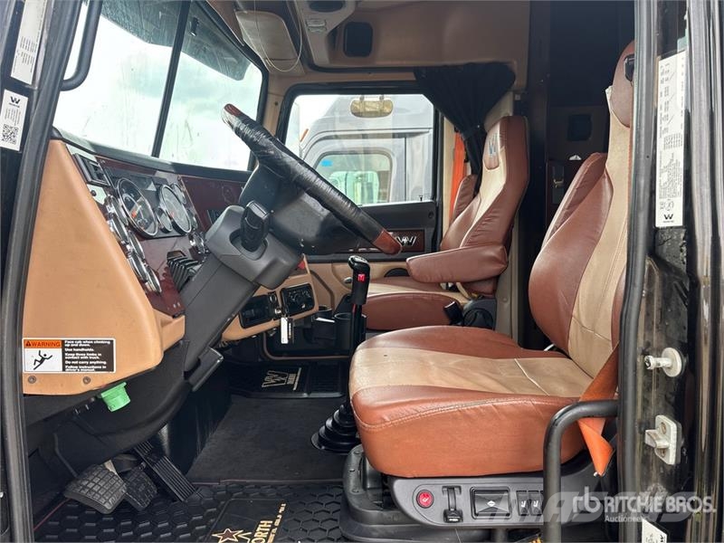 Western Star 5700XE 6x4 T/A Sleeper Truck Tractor Влекачи