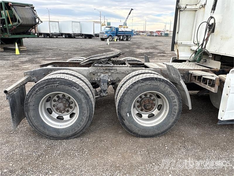 Western Star 5700XE 6x4 T/A Sleeper Truck Tractor Vilcēji