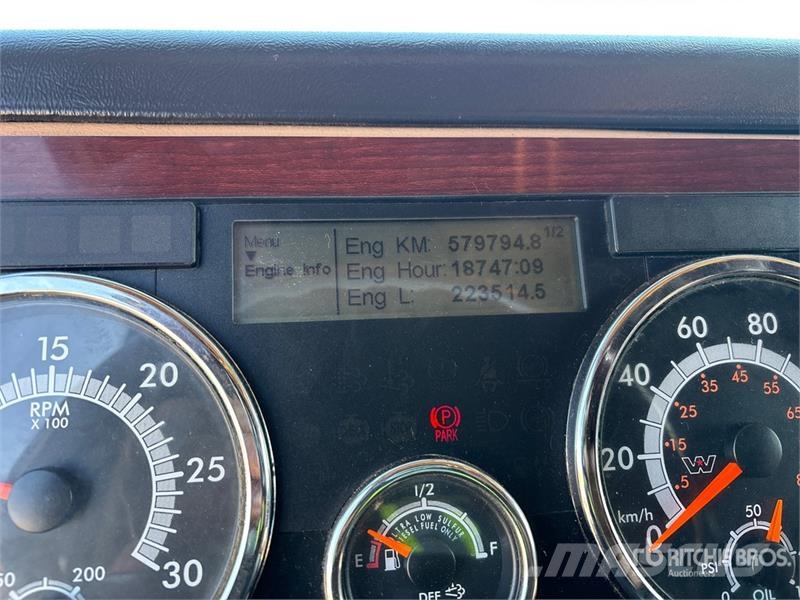 Western Star 5700XE 6x4 T/A Sleeper Truck Tractor Влекачи