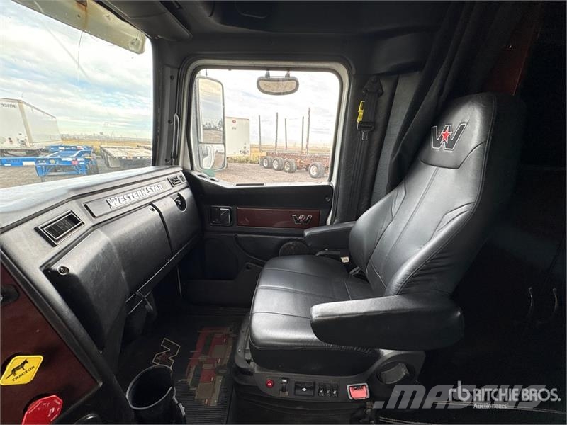 Western Star 5700XE 6x4 T/A Sleeper Truck Tractor Vilcēji