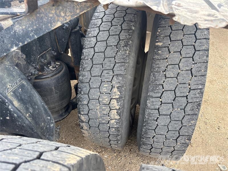 Western Star 5700XE 6x4 T/A Sleeper Truck Tractor Влекачи