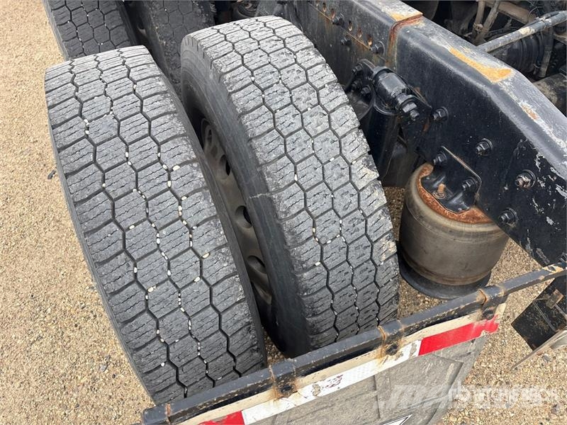 Western Star 5700XE 6x4 T/A Sleeper Truck Tractor Влекачи