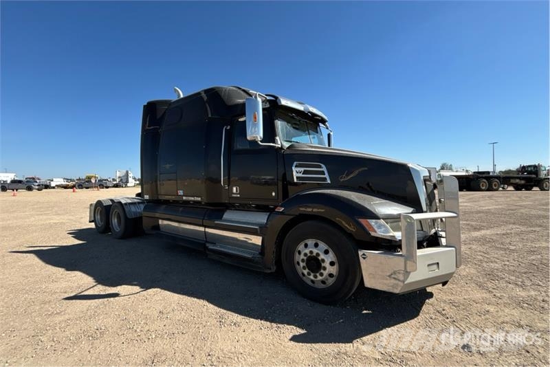 Western Star 5700XE 6x4 T/A Sleeper Truck Tractor Влекачи