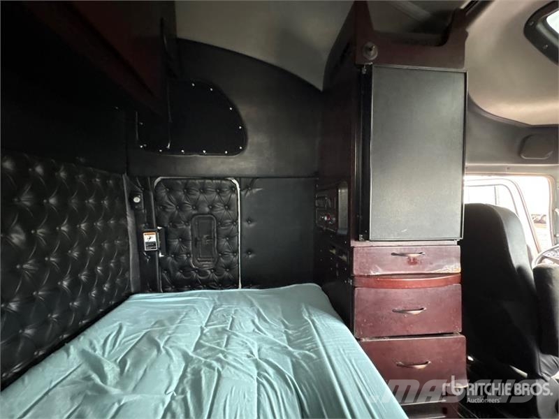 Western Star 5700XE 6x4 T/A Sleeper Truck Tractor Vilcēji