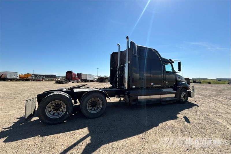 Western Star 5700XE 6x4 T/A Sleeper Truck Tractor Влекачи
