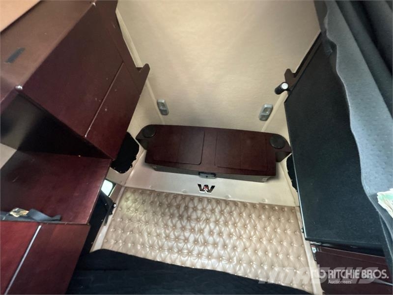 Western Star 5700XE 6x4 T/A Sleeper Truck Tractor Влекачи