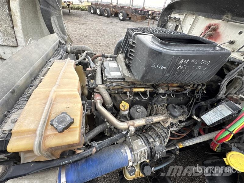 Western Star 5700XE 6x4 T/A Sleeper Truck Tractor Vilcēji