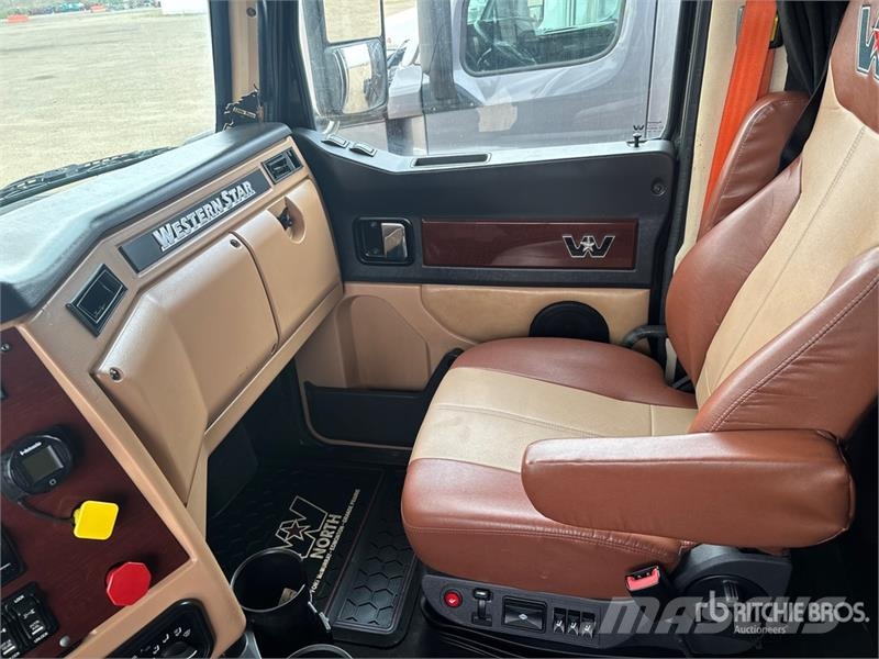 Western Star 5700XE 6x4 T/A Sleeper Truck Tractor Влекачи