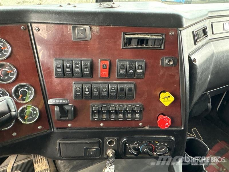 Western Star 5700XE 6x4 T/A Sleeper Truck Tractor Vilcēji