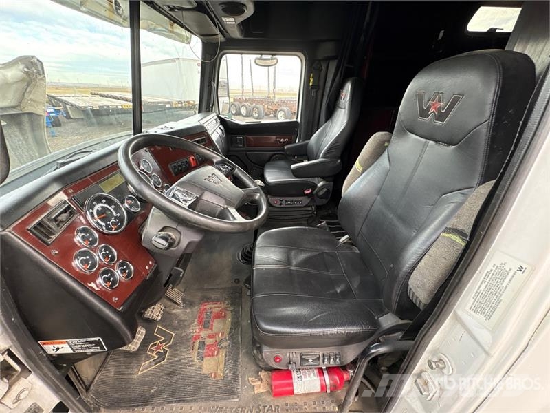 Western Star 5700XE 6x4 T/A Sleeper Truck Tractor Vilcēji