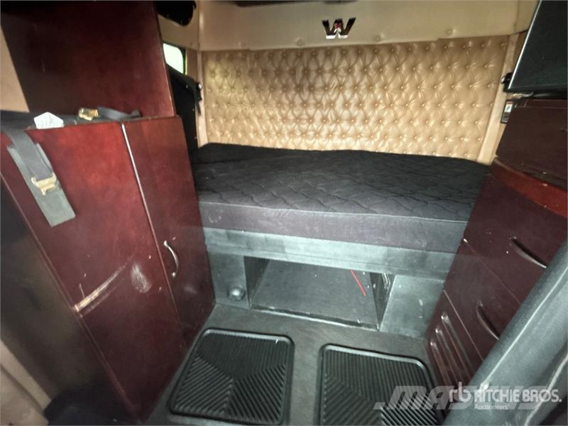 Western Star 5700XE 6x4 T/A Sleeper Truck Tractor Влекачи