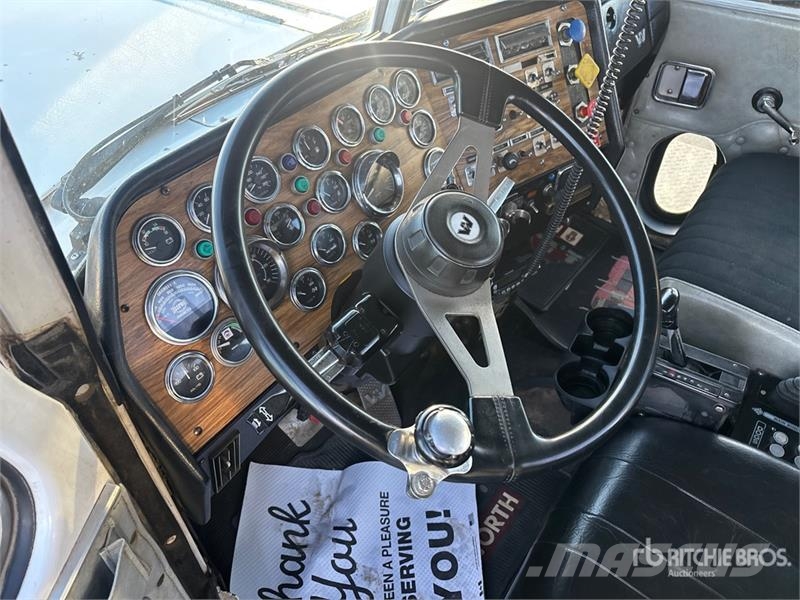 Western Star 6900XD Ciężarówki typu Platforma / Skrzynia