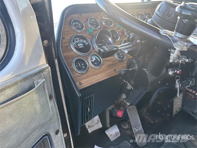 Western Star 6900XD Ciężarówki typu Platforma / Skrzynia