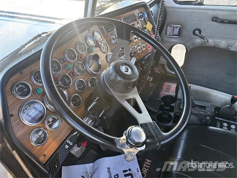 Western Star 6964S 8x8 Twin-Steer Floater Bed Truck Kamioni sa otvorenim sandukom