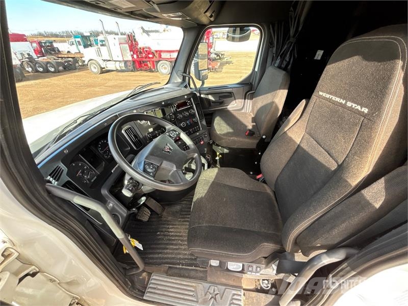 Western Star Custom Vac Services on  Western Star 49X 8x6 Sleep Camion aspirateur, Hydrocureur