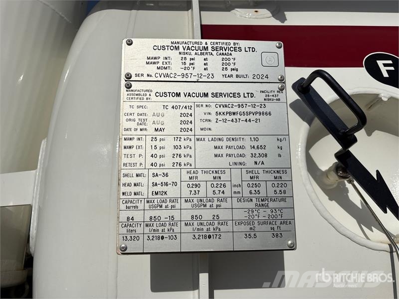 Western Star Custom Vac Services on  Western Star 49X 8x6 Sleep Camion aspirateur, Hydrocureur