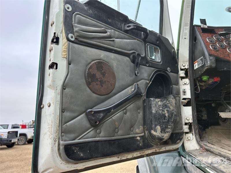 Western Star F4S on Western Star 4900SA 8x6 Vacuum Excavator Tr Vidanjörler