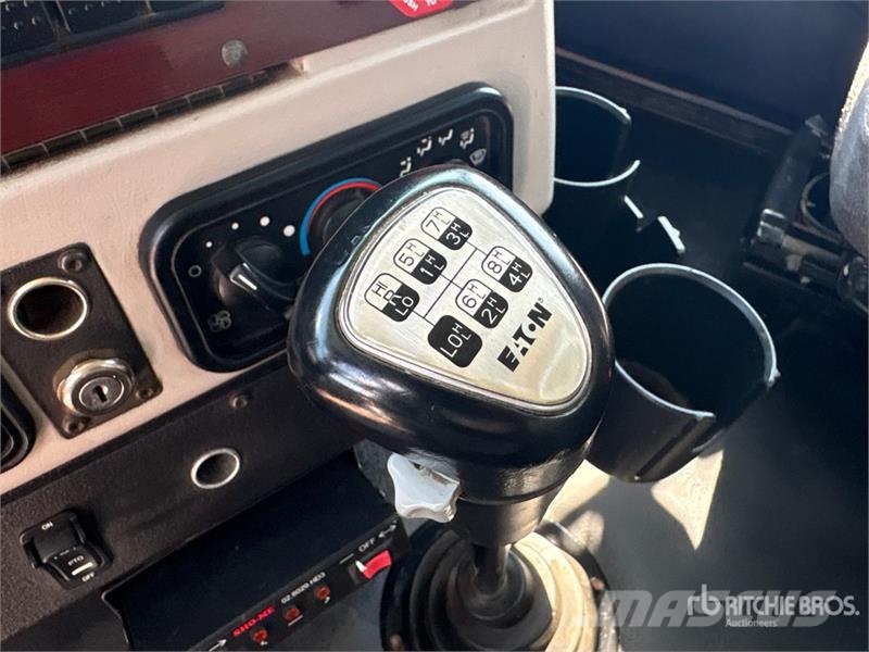 Western Star HXX on Western Star 4900SF 8x6 Vacuum Excavator Tr Slamsugningsbil