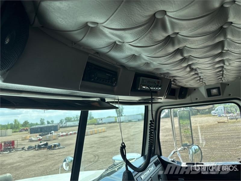 Western Star HXX on Western Star 4900SF 8x6 Vacuum Excavator Tr Slamsugningsbil