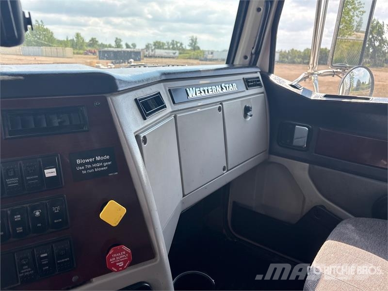 Western Star HXX on Western Star 4900SF 8x6 Vacuum Excavator Tr Slamsugningsbil