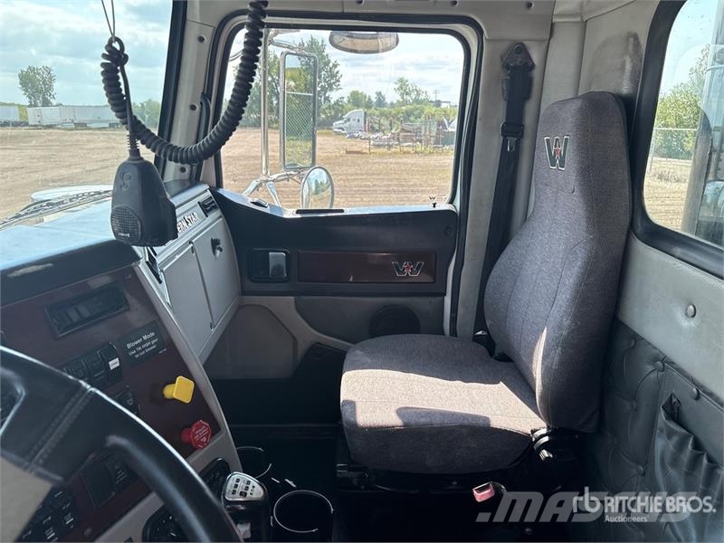 Western Star HXX on Western Star 4900SF 8x6 Vacuum Excavator Tr Slamsugningsbil