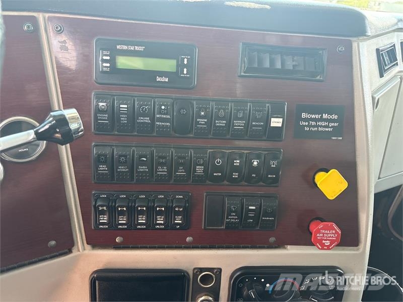 Western Star HXX on Western Star 4900SF 8x6 Vacuum Excavator Tr Slamsugningsbil