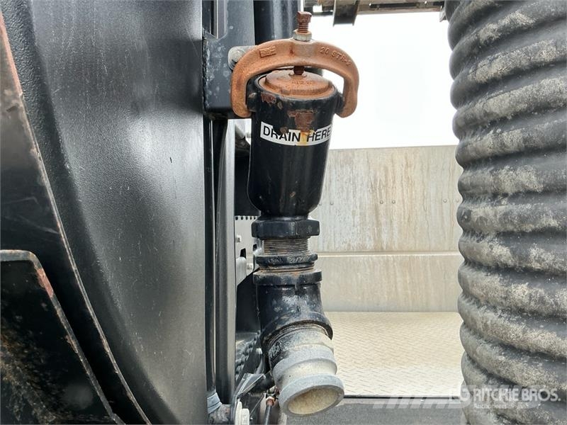 Western Star HXX on Western Star 4900SF 8x6 Vacuum Excavator Tr Slamsugningsbil