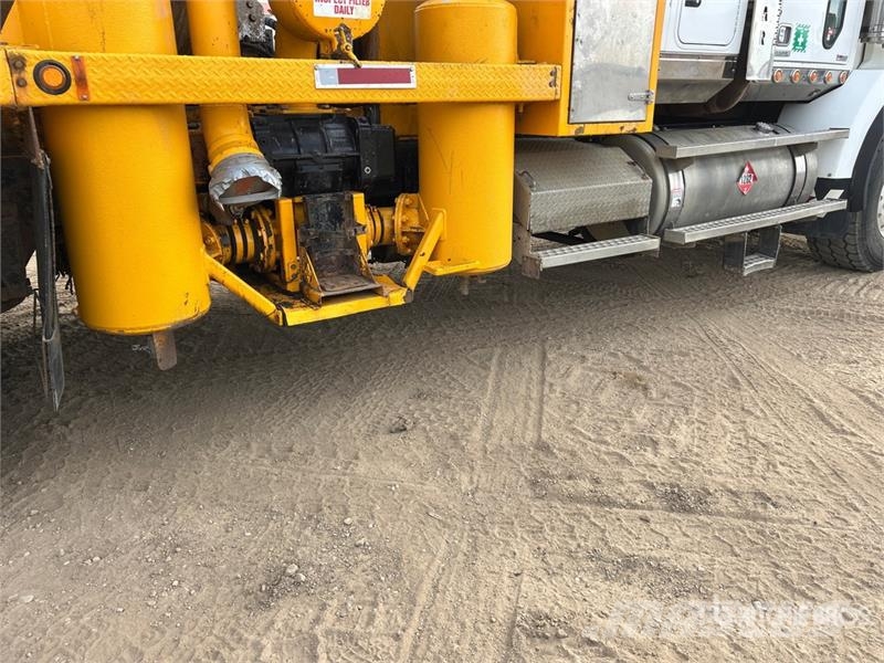 Western Star on  Western Star 4900SA 8x6 Sleeper Combination Wa شاحنات مزدوجة / خلخلة