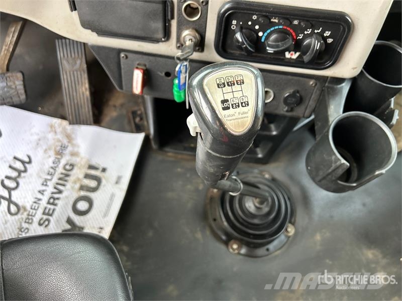 Western Star on  Western Star 4900SA 8x6 Sleeper Combination Wa شاحنات مزدوجة / خلخلة