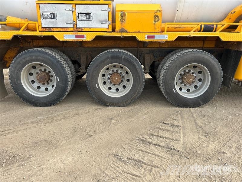 Western Star on  Western Star 4900SA 8x6 Sleeper Combination Wa شاحنات مزدوجة / خلخلة